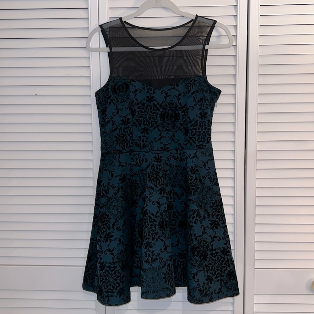 TRIXXI DRESS - JR SIZE LARGE - TEAL & BLACK